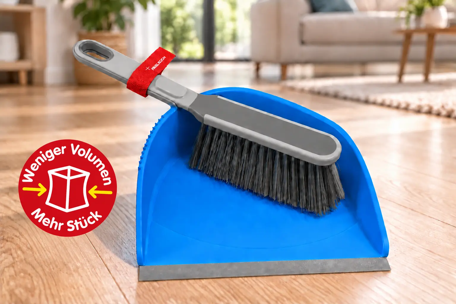 Ergonomische Kehrgarnitur mit MareColor-blauer Schaufel und Hinweis auf das reduzierte Transportvolumen